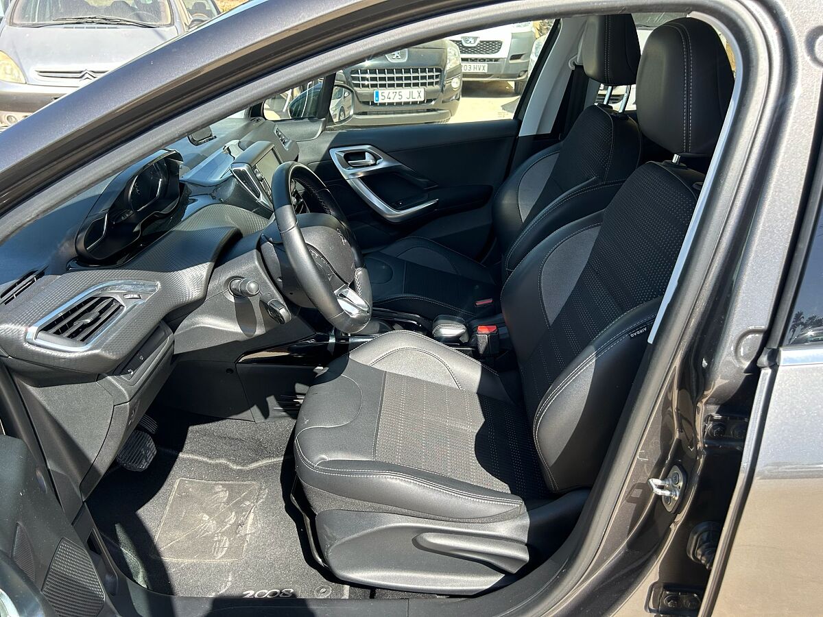 PEUGEOT 2008 ALLURE 1.2 E-THP AUTO SPANISH LHD IN SPAIN 41000 MILES SUPERB 2019